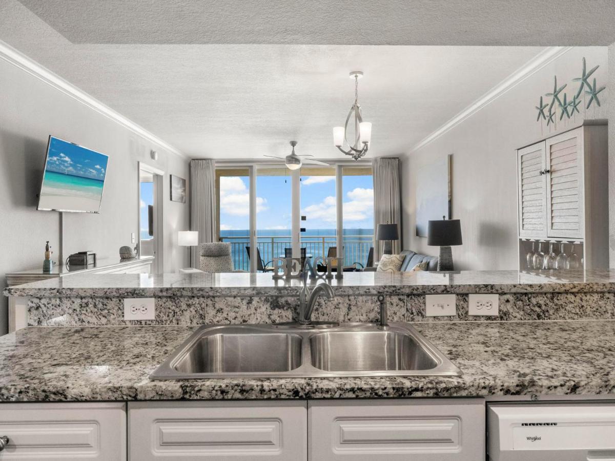 Emerald 1131 Apartment *