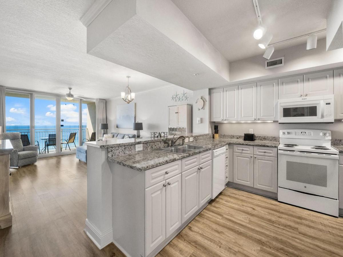 Emerald 1131 Apartment *